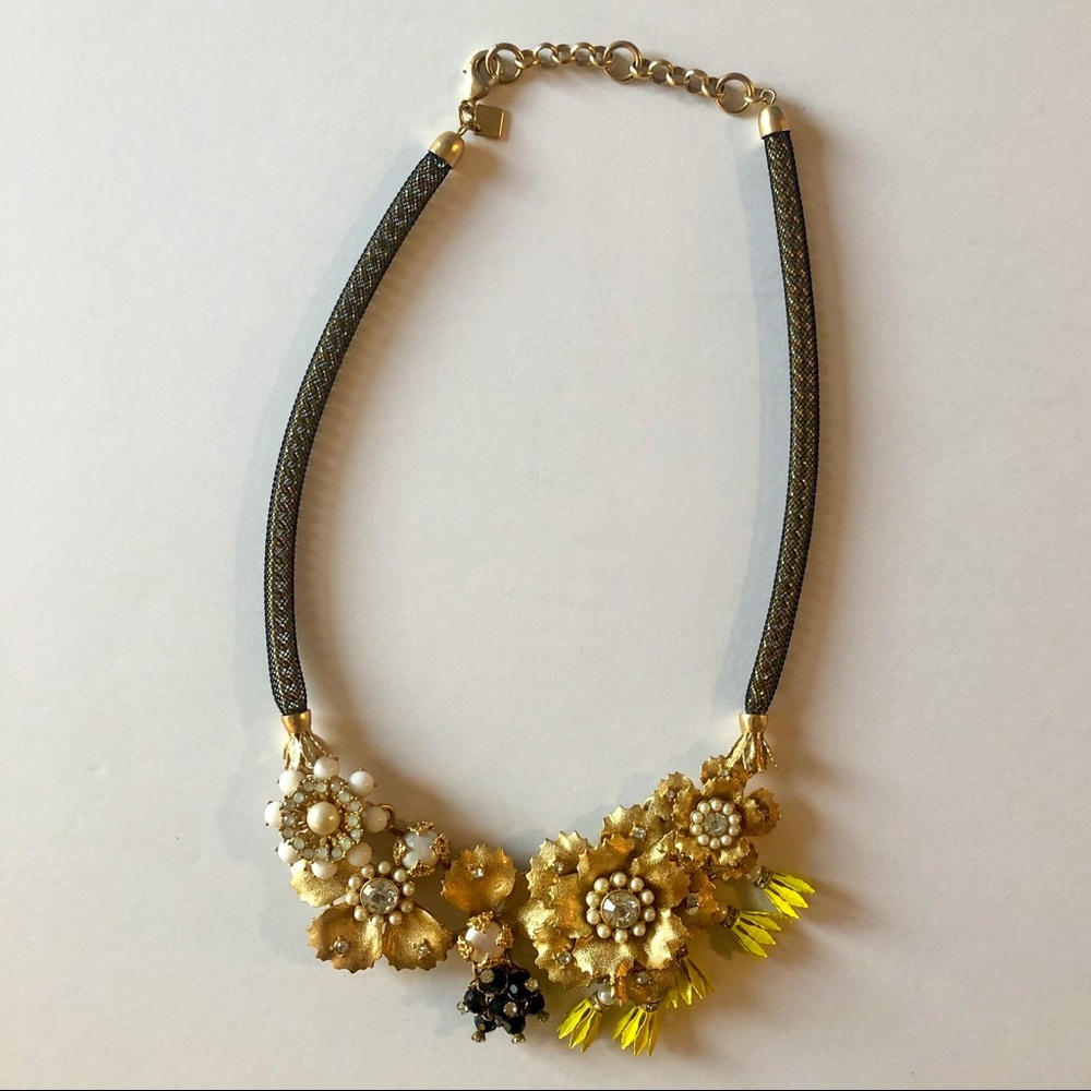 🍌BANANA REPUBLIC Statement Necklace